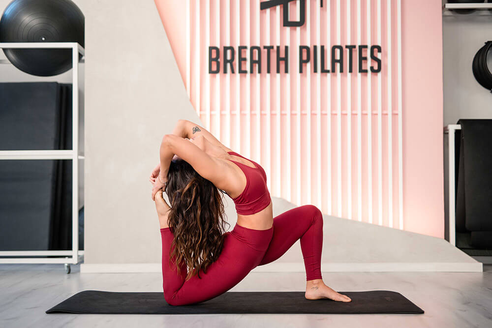 Όλα όσα πρέπει να ξέρετε για τη Vinyasa Yoga